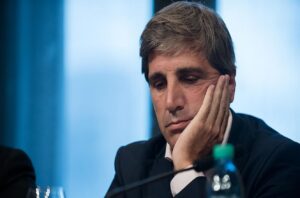 CAPUTO LLAMA A INVERTIR EN PARÍS