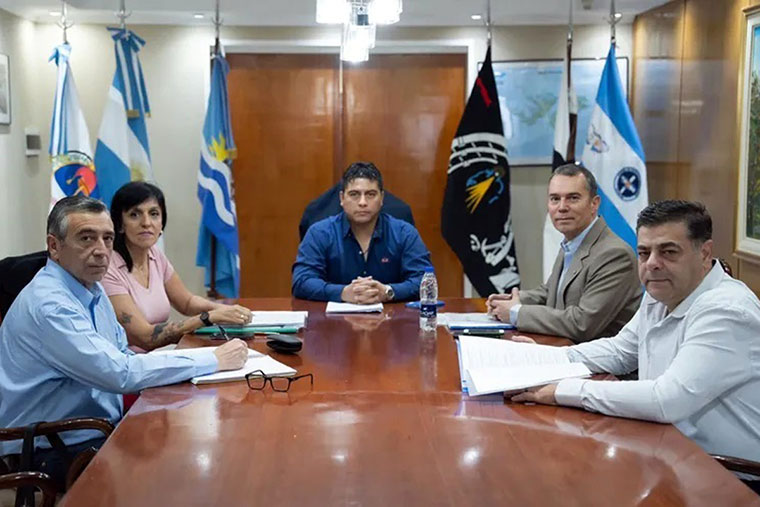 Revista-Puerto-Santa-Cruz-Convenio-del-Golfo-San-Jorge-Gobernador-Vidal-y-su-gabinete