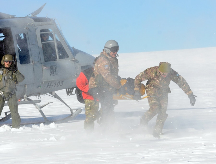 pagina12b-12 ejercicio pre antartico