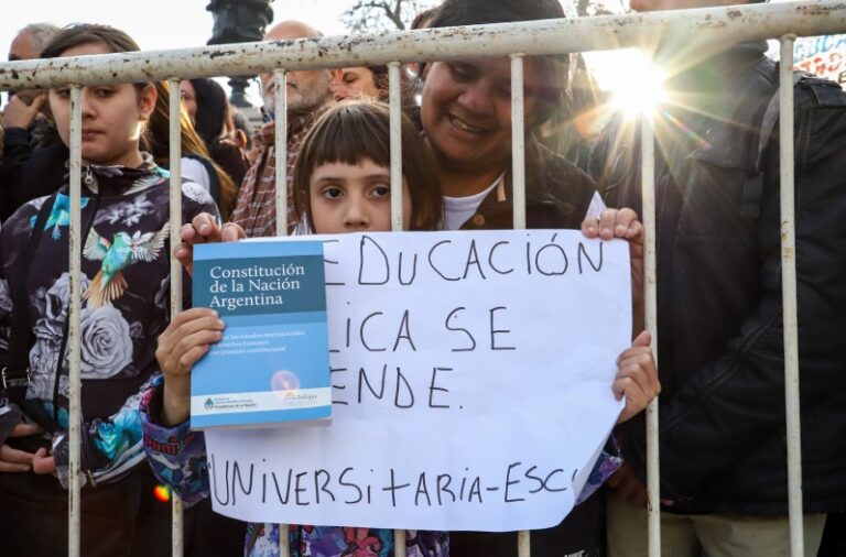 66fdc76368982_798_526! marcha universitaria