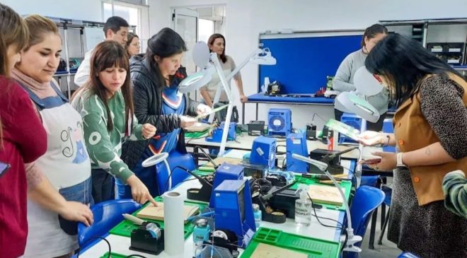 El-Municipio-y-la-Fundación-Mirgor-dieron-inicio-al-programa-Así-fabricamos-acá-660x365