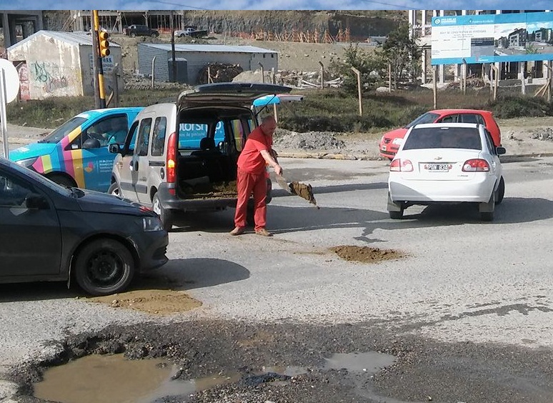 multimedia.normal.9bcbc249d8333cc8.31353132333139305f313338353231363835313534303037375f3835343739345f6e6f726d616c2e6a7067 pozo bache ushuaia