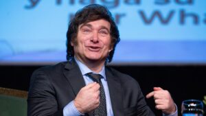 EL PRESIDENTE ASUME MANEJO POLÍTICO CON ALIADOS Y PREPARA JUGADA CLAVE EN PARÍS
