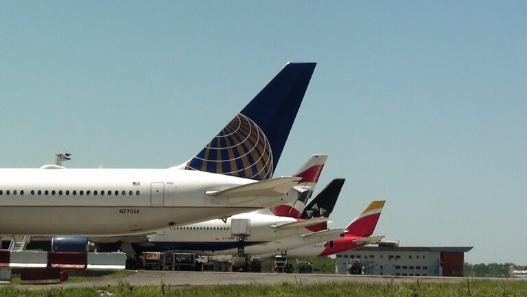 DSC01760-768x433 avion aeropuerto