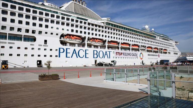 thumbs_b_c_0118f369819066c9a41425b8fb2f1682 paece boat