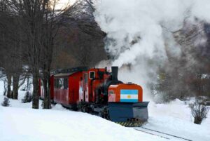 2023-08-locomotoras tren fin del mundo ushuaia