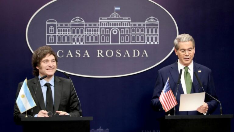 declaracion-en-conjunto-entre-javier-milei-y-scott-bessent-en-casa-rosada-2004224