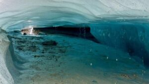PROHIBICION DE INGRESO A CUEVAS DE HIELO DEL GLACIAR VINCIGUERRA