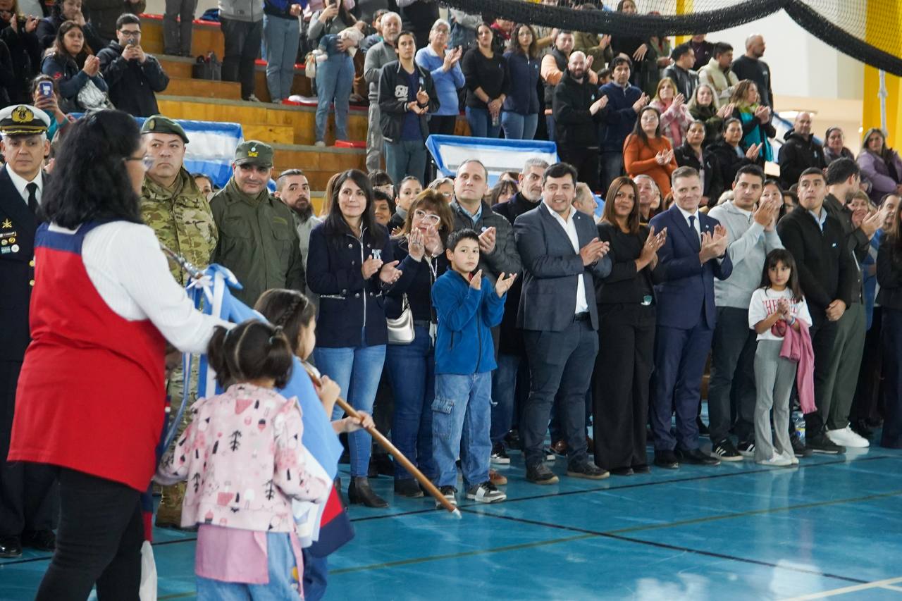 Tolhuin acto patrio